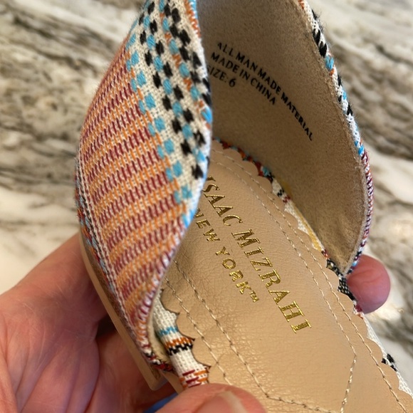 Isaac Mizrahi Slip On Shoes/Like New/ Tribal Design - Picture 8 of 8